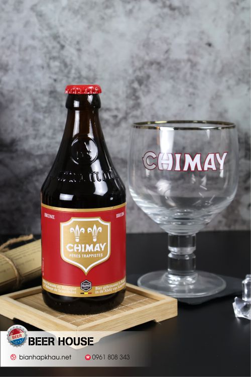 chai bia chimay đỏ và ly chimay