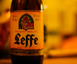 giá bia leffe tphcm